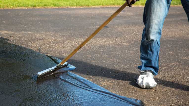 How to Seal a Concrete Driveway Like a Pro?